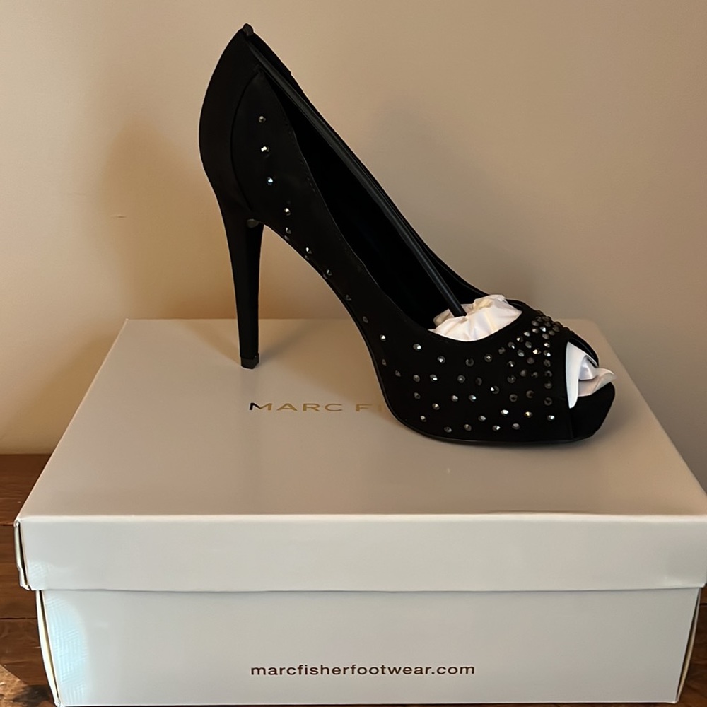 NWT Marc Fisher Harpy Studded Platform Stiletto Pump, Black Size 8 - Picture 2 of 7